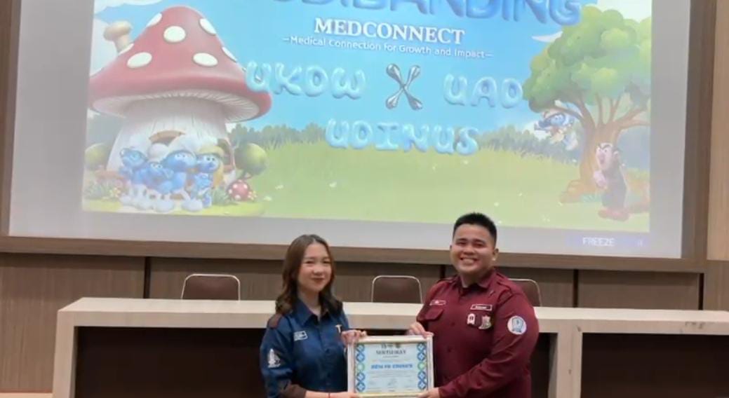 Penyerahan Sertifikat BEM UDINUS Ke BEM UKDW