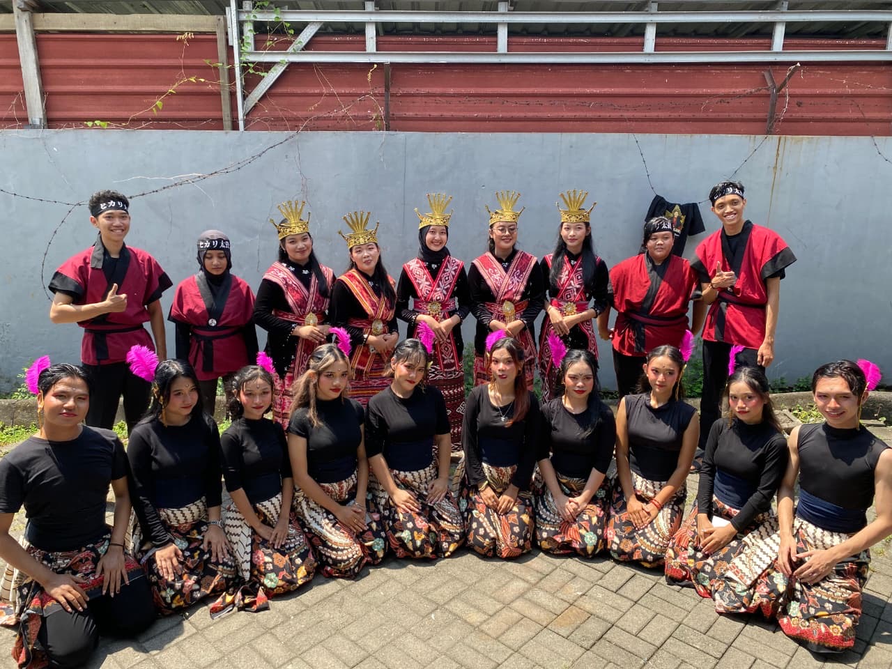 Foto Bersama Kolaborasi Mahakarya POMNAS