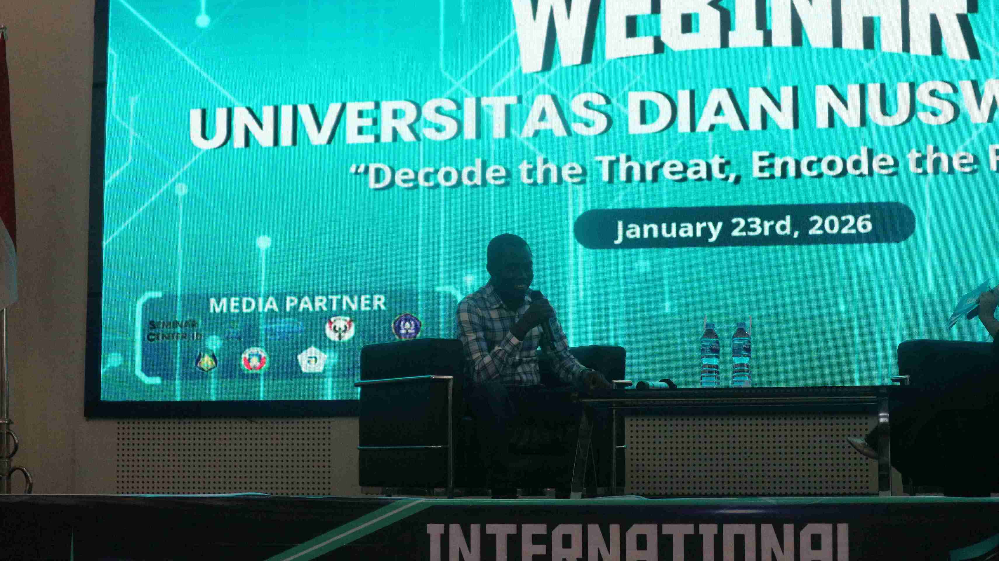 Pemaparan Materi Pembicara Efektivitas Deteksi Ancaman Berbasis AI Dalam Melindungi Bisnis Digital