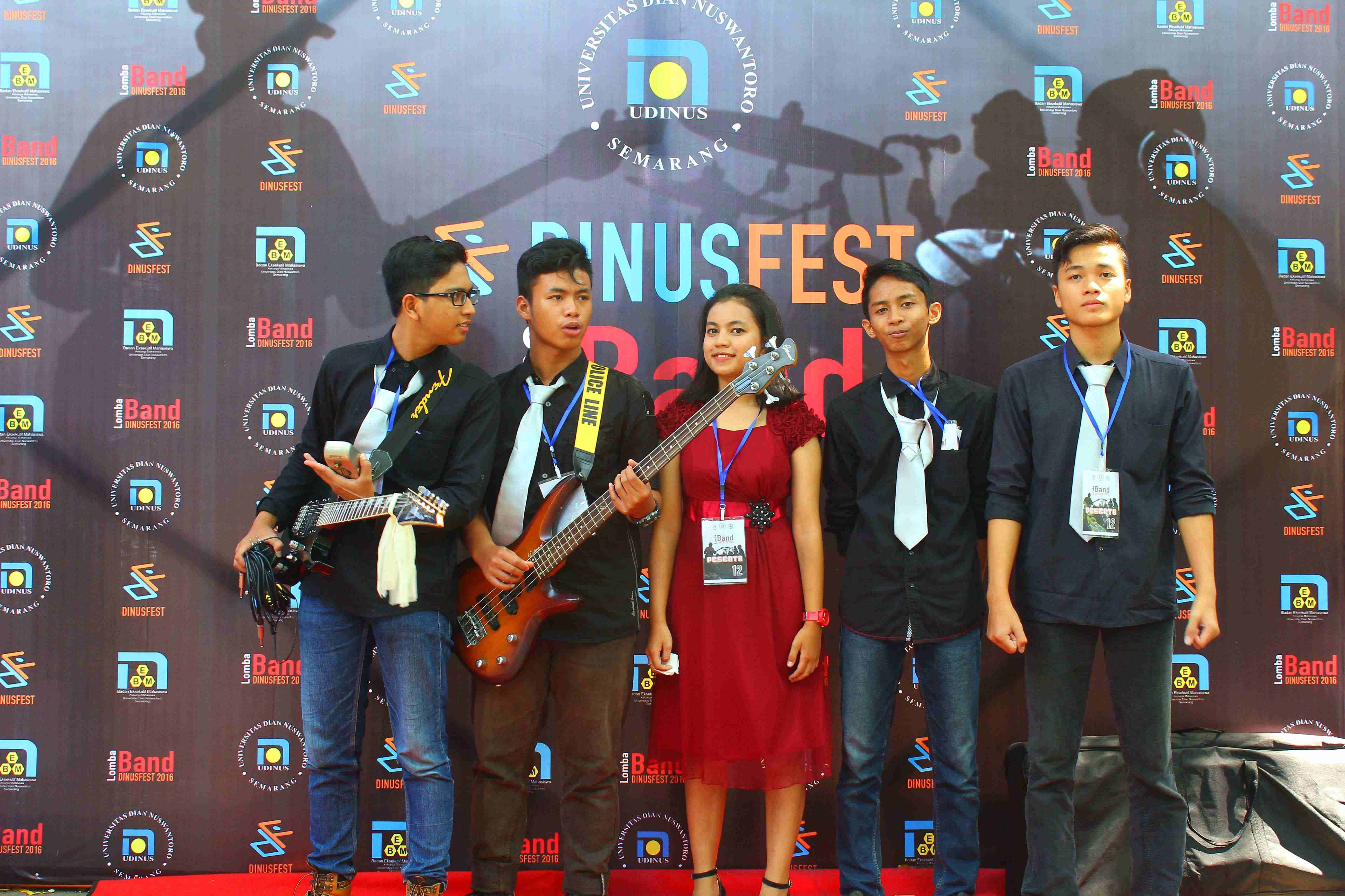 Grup band urutan keduabelas dari SMAN 12 Semarang