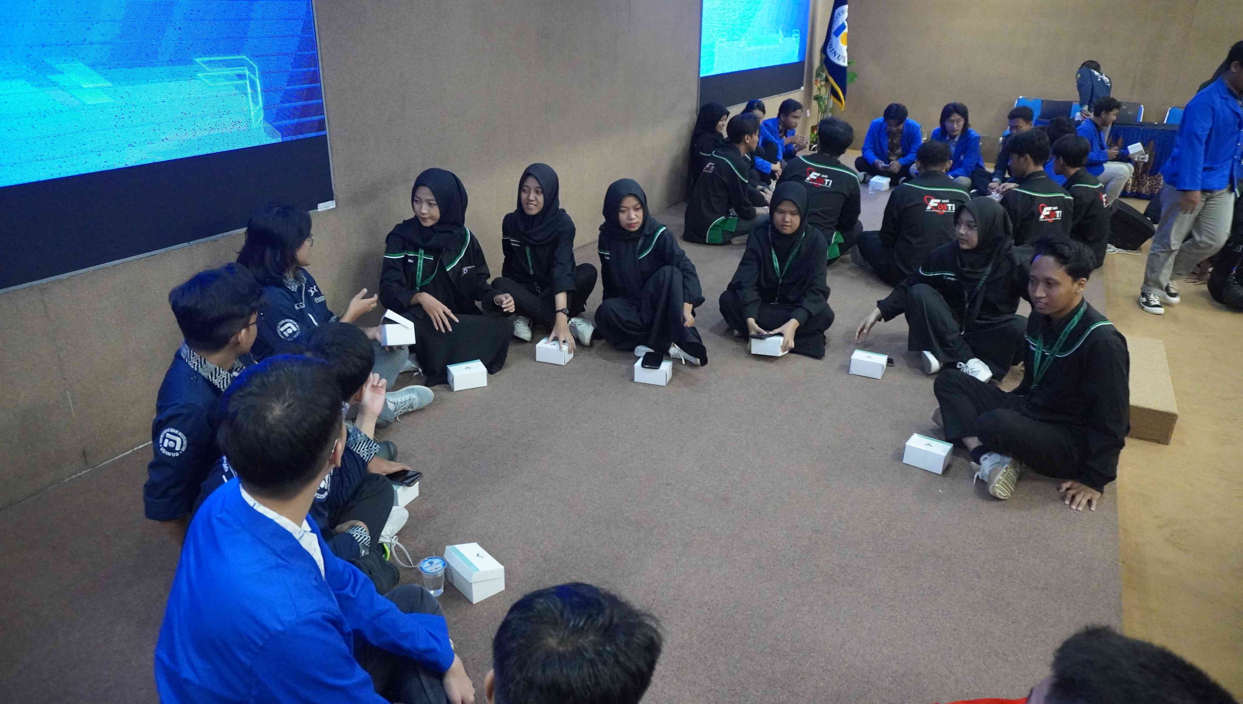 Melaksanakan sesi FGD-2