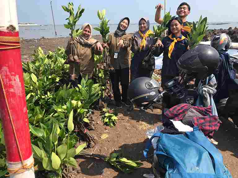 Penanaman bersama DKP Kota Semarang