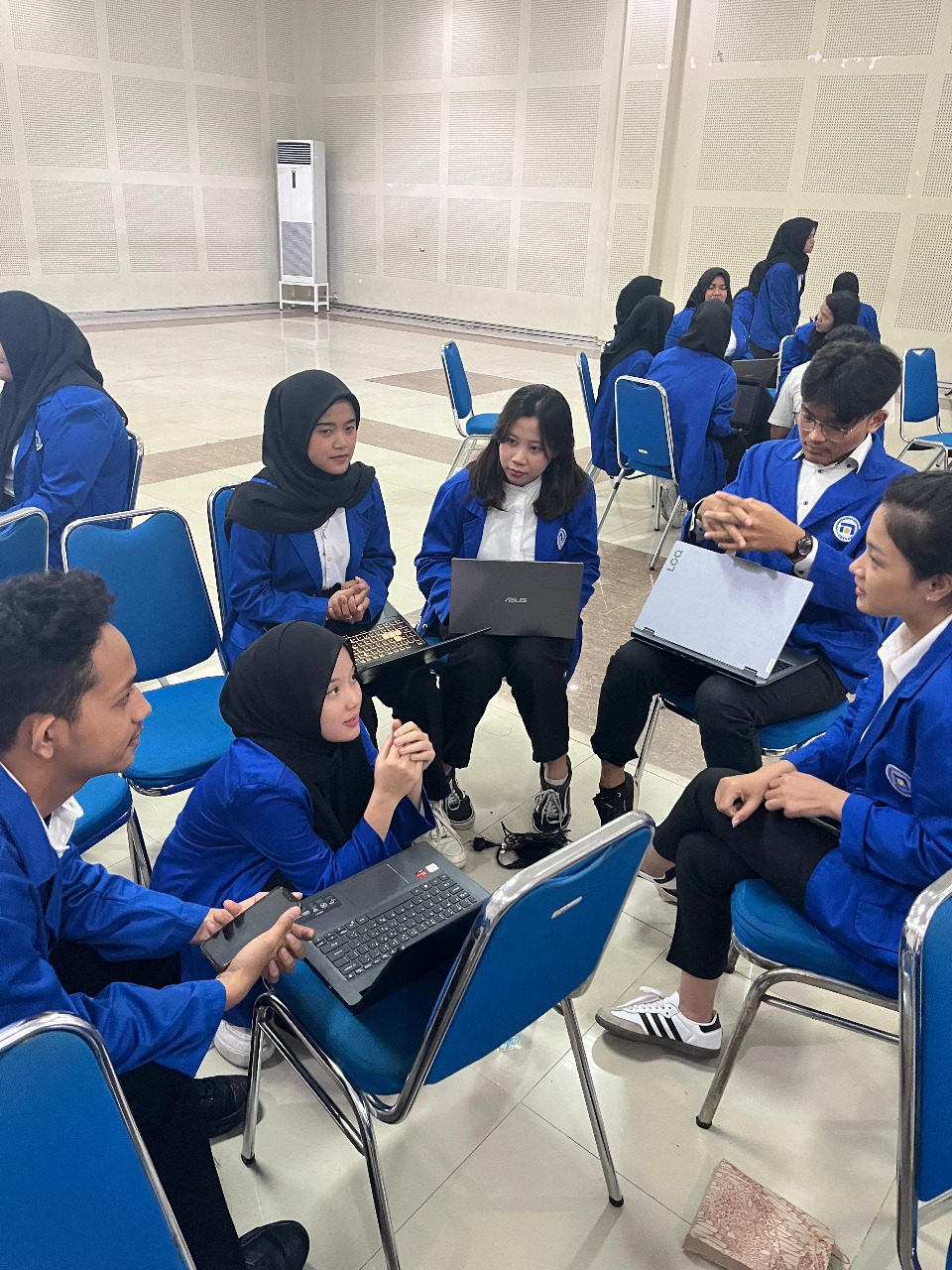 Forum Grup Diskusi 