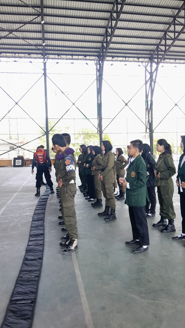 Latihan penangan huru hara 